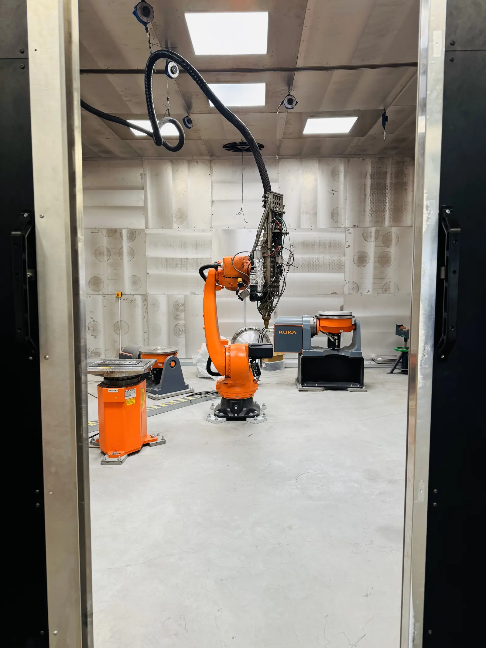 6-Achsen-Roboter-LMD-System fuer komplexe Geometrie, Reparatur und Cladding